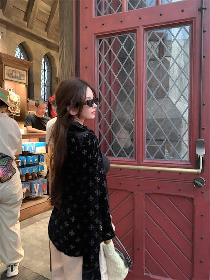 Aug. 神秘腔調 縷空十字架設計 絲絨感襯衫 黑色