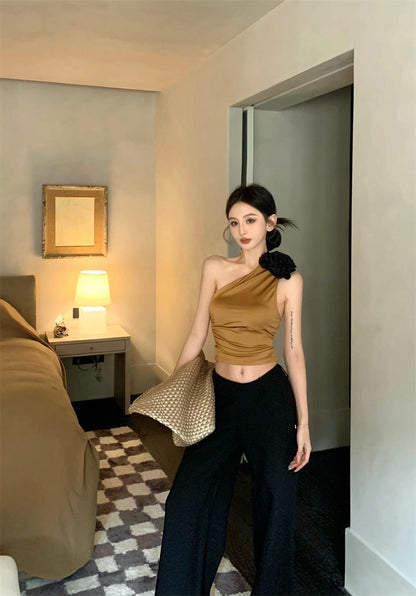 Jun. 金屋藏花復古單肩立體配飾背心