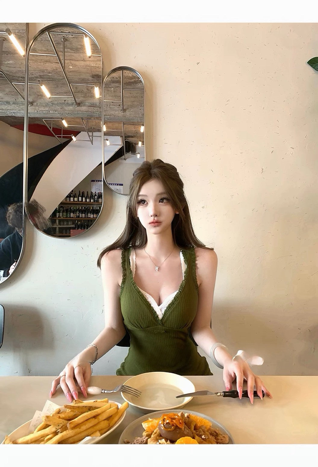 26Jun. 氣質教科書豎坑V領修身花邊棉裙/背心 橄欖綠