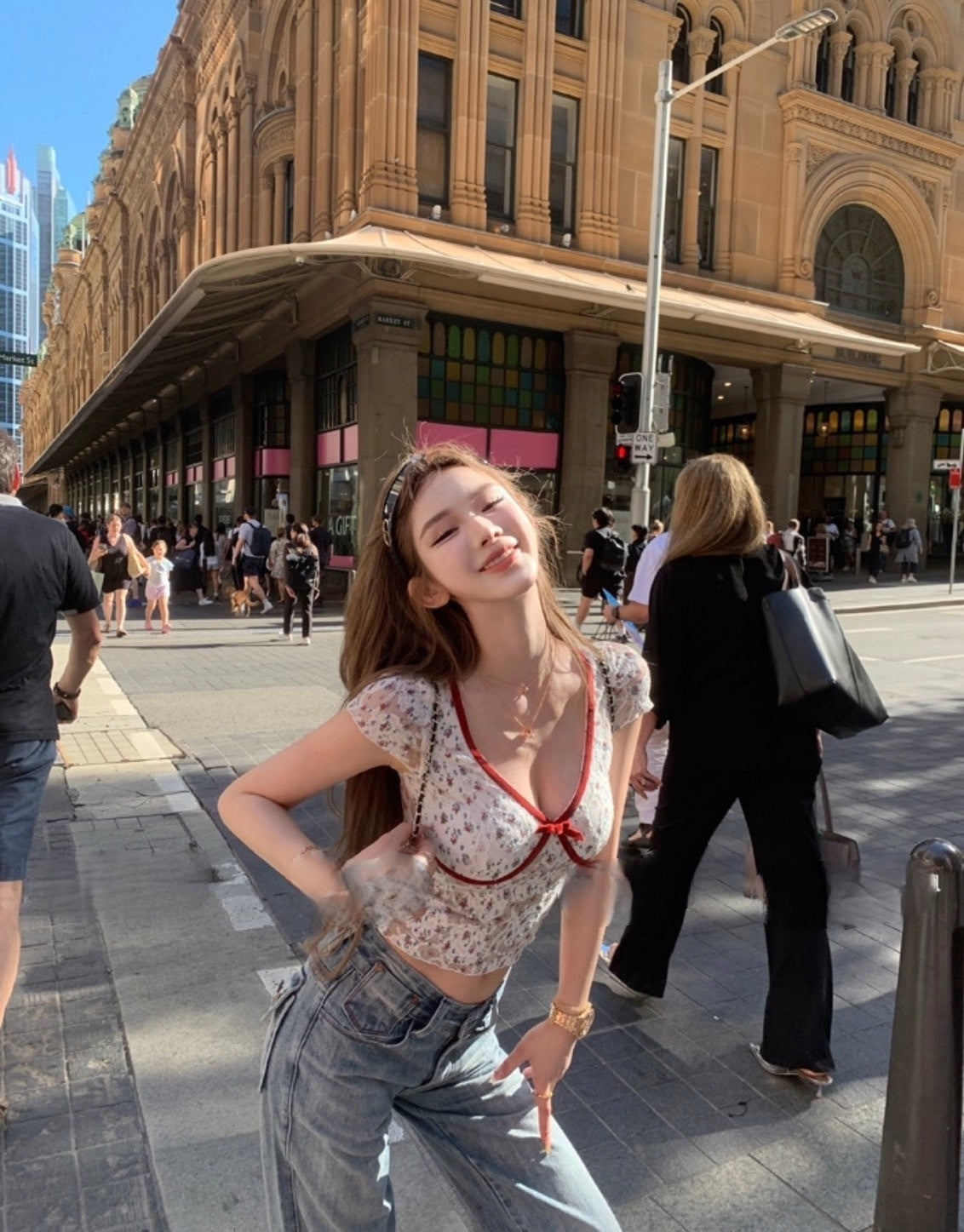 Mar. 百利甜心 復古撞色碎花V領上衣 紅薔薇