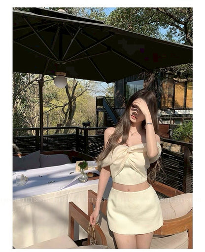 Jun. 氣質夏日養成 一字抹胸半身褲套裝