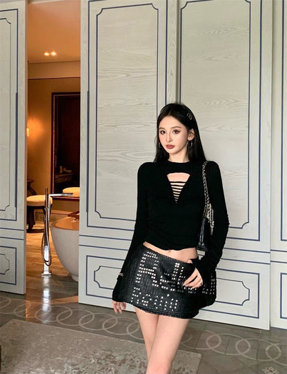 Jun. 辣妹特務 低V縷空設計長袖上衣 黑