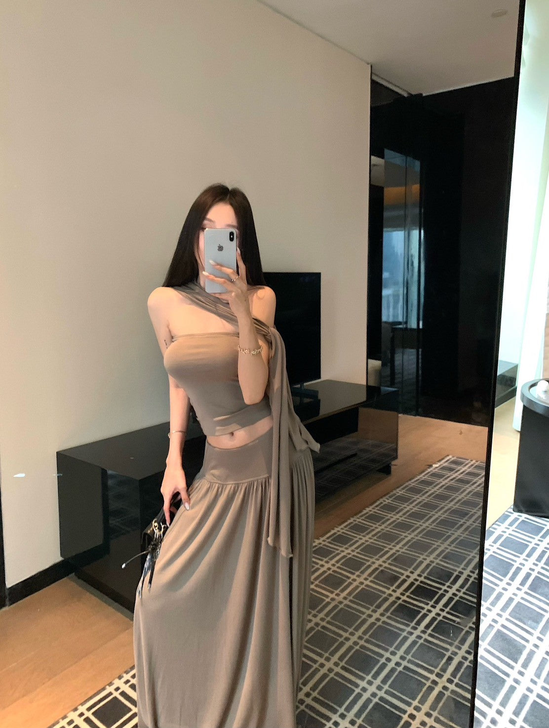 May. 獨樹一格 時髦簡約多穿法上衣半身裙套裝 卡其