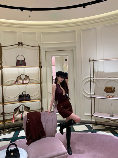 26Jan. 性感雙排金釦小巴鏈條背心 酒紅