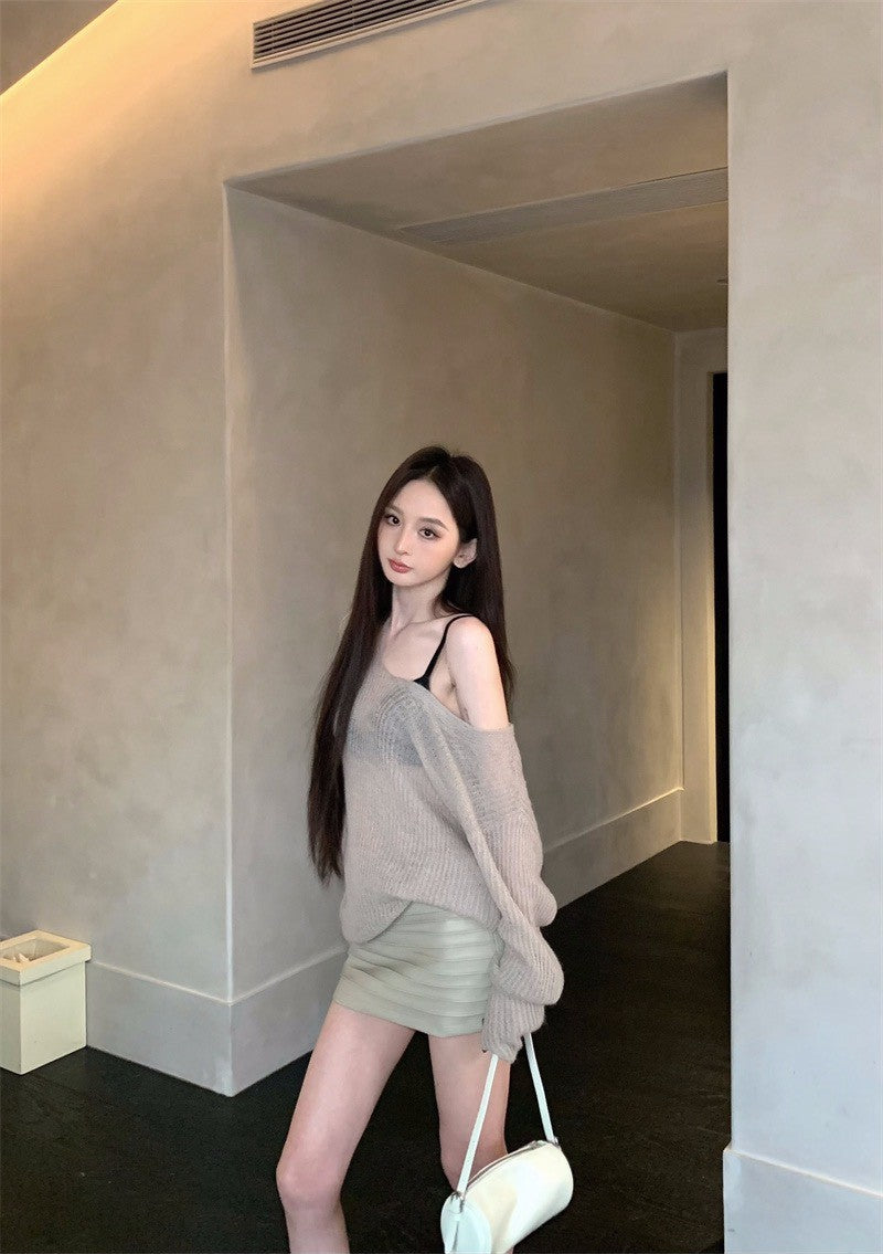 26Jun. 霧感美女慵懶透視針織上衣/風琴辣妹皮短裙 卡其色系
