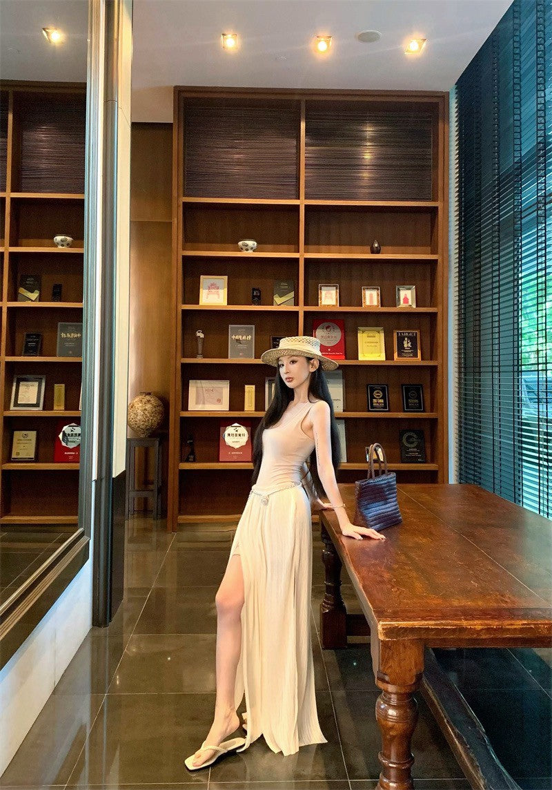 25Jul. 渡假輪廓 修身拼接背心開叉壓褶連身裙 杏