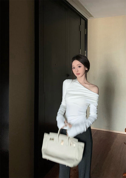 Mar. 優雅法則 斜領抓皺細腰彈力針織上衣 白/黑