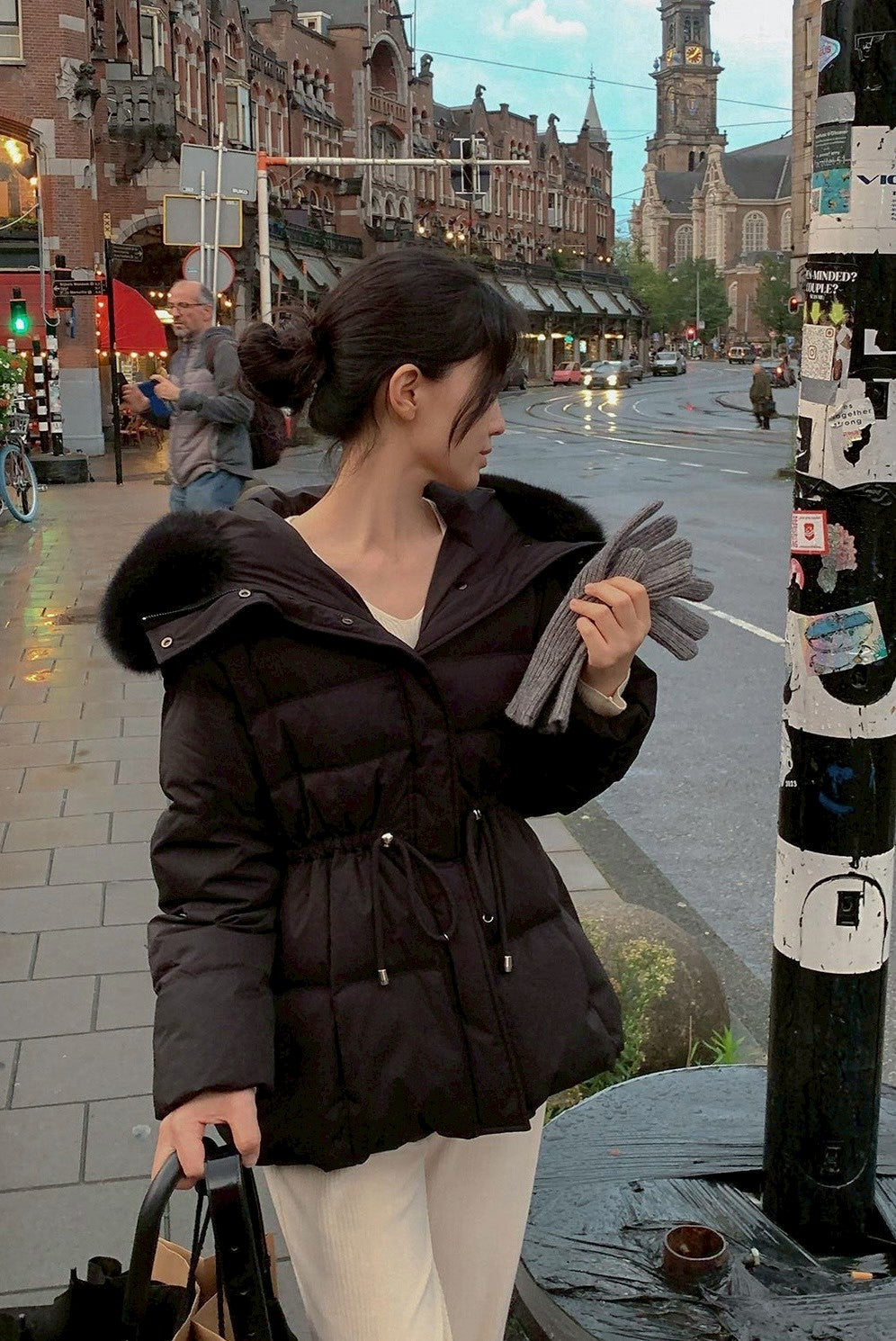 25Dec. 雪絨奶芙毛毛帽收腰羽絨外套 黑