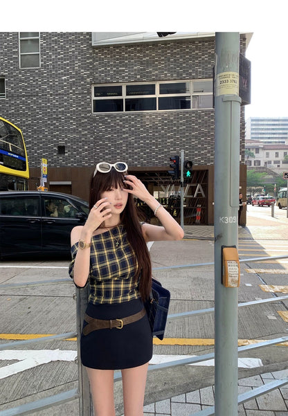 Jun. 美式腔調 藏黃格紋斜肩休閒上衣