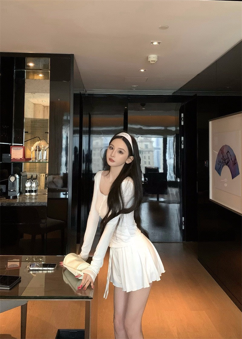 25Nov. 甜氧韓女俏皮方領排扣上衣蓬蓬短裙套裝 白/灰