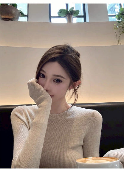 25Dec. 燕麥奶圓領修身好版型針織上衣