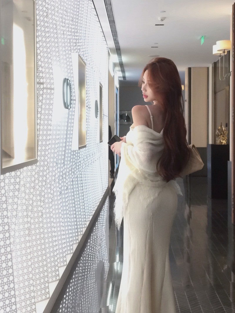 Mar. 氣質柔光 蕾絲海馬絨針織披肩 V領修身連身裙 杏