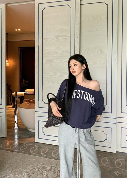 Apr. 慵懶美式一字領字母上衣 藏藍