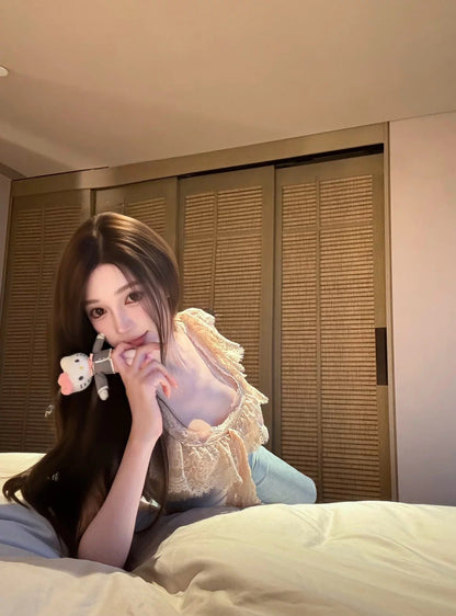 26May. 溫婉蕾絲大U荷葉領彈力上衣 卡其