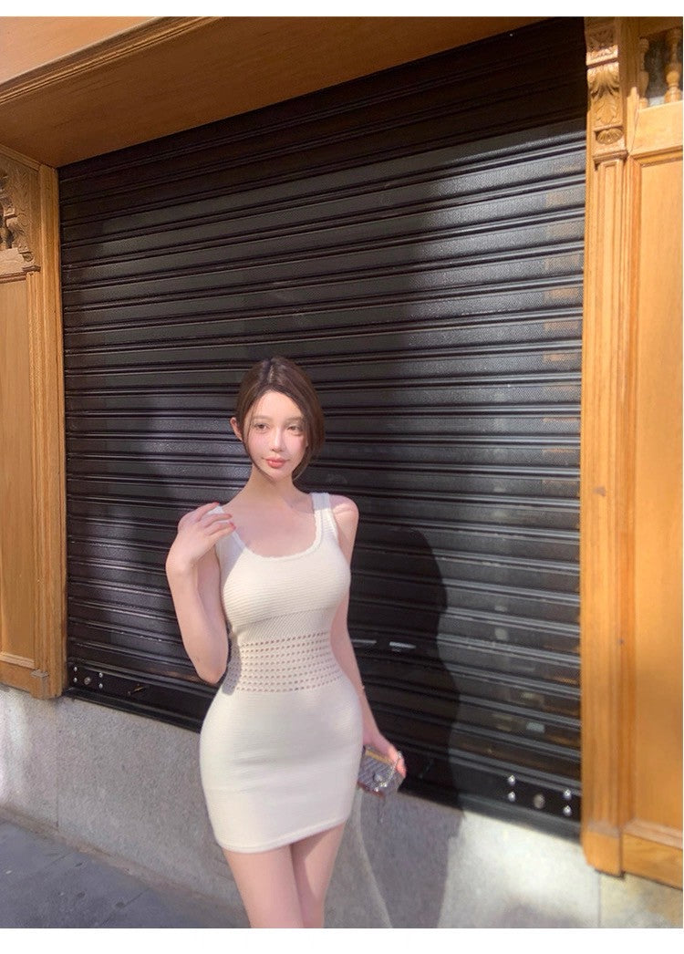 25Aug. 性感腰部縷空U領奶杏針織裙