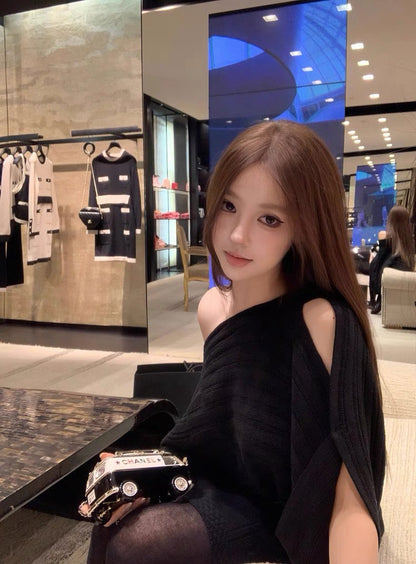 26Jan. 高級感秀款慵懶不規則剪裁披風毛衣 黑/白