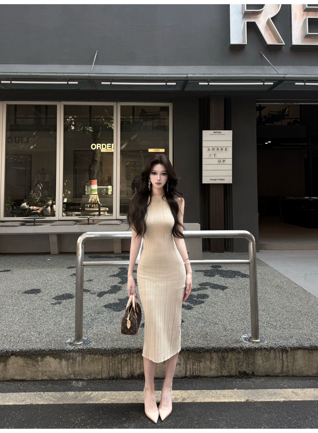 26May. 氣質美人 紋理針織半高領無袖開衩裙 杏/灰/藏藍