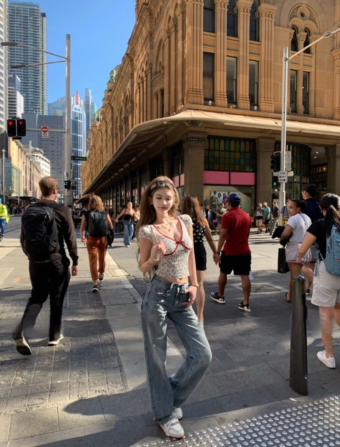 Mar. 百利甜心 復古撞色碎花V領上衣 紅薔薇