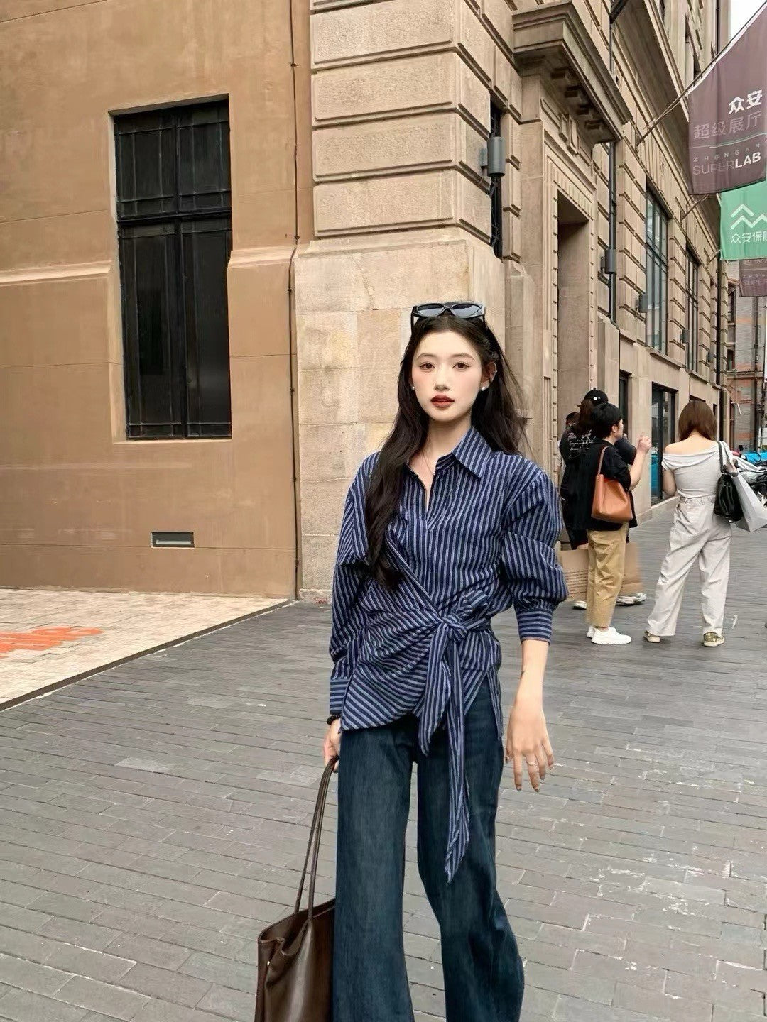 Sep. 氣質通勤 條紋側腰綁帶修身襯衫上衣 白/深藍