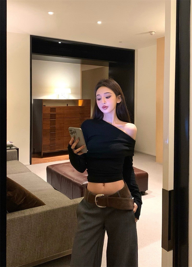 Mar. 優雅法則 斜領抓皺細腰彈力針織上衣 白/黑