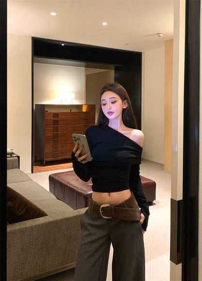 Mar. 優雅法則 斜領抓皺細腰彈力針織上衣 白/黑