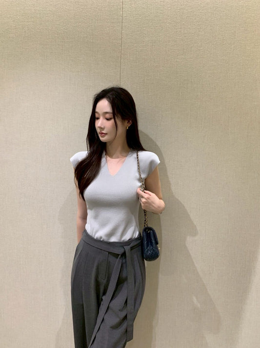 25Aug. 無修邊落肩V領針織上衣 淺藍