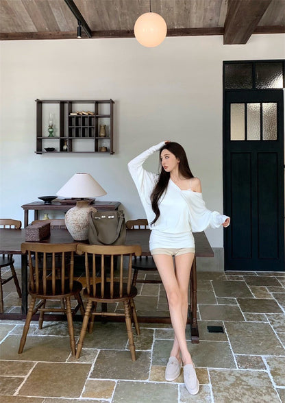 Jun. 戀夏告白 蝙蝠袖V領包覆下擺長袖上衣 白