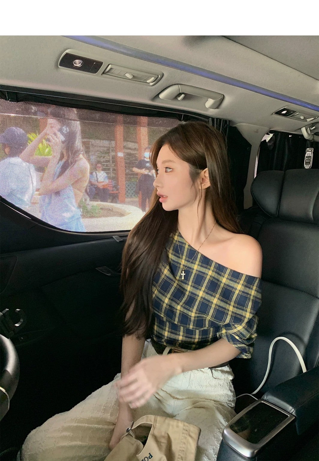 Jun. 美式腔調 藏黃格紋斜肩休閒上衣