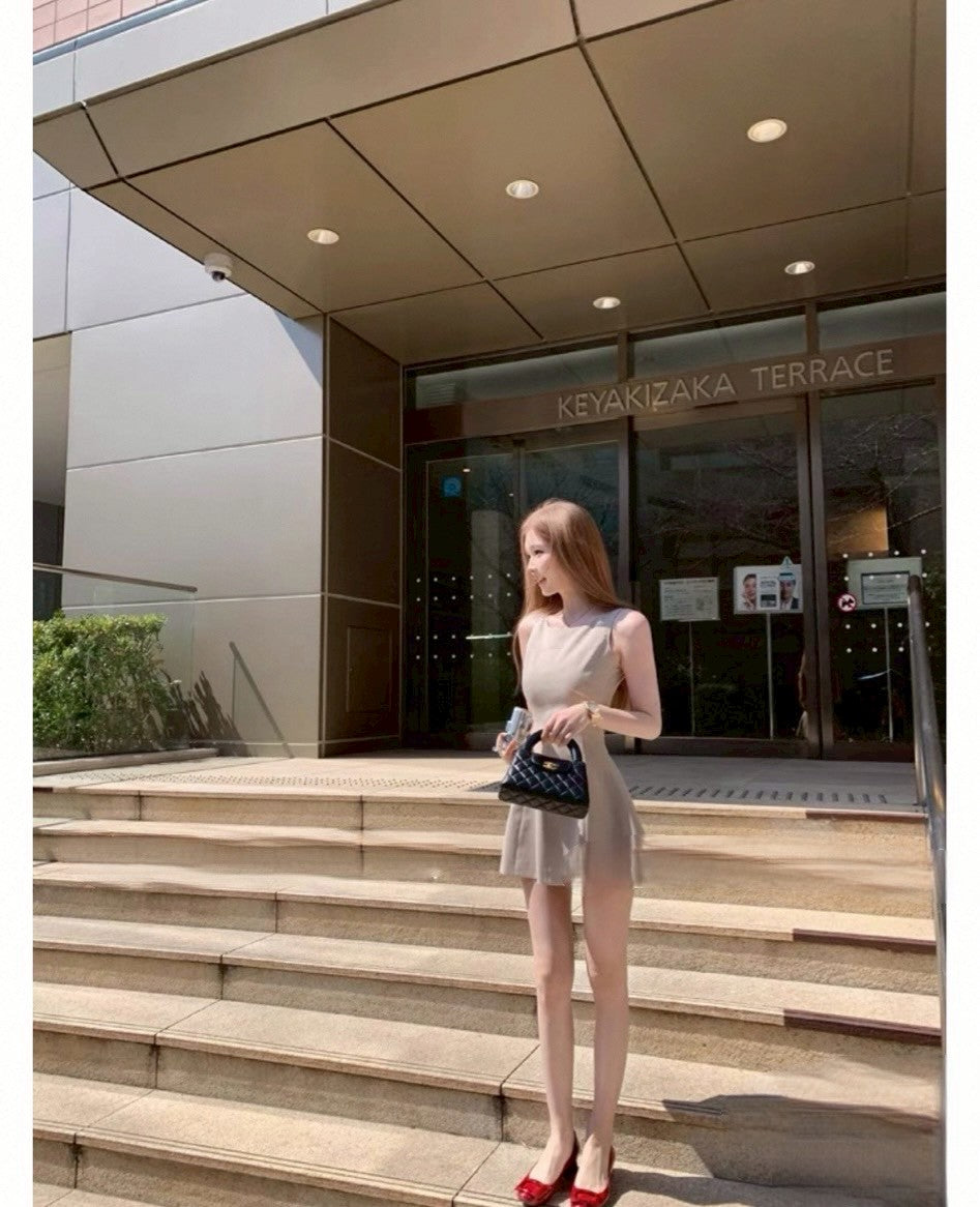 Jun. 眼淚女王同款 氣質收腰簡約小短裙 奶茶