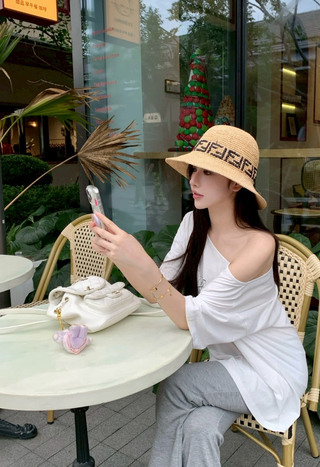 May. 休閒簡約斜肩字母棉T 白/黑