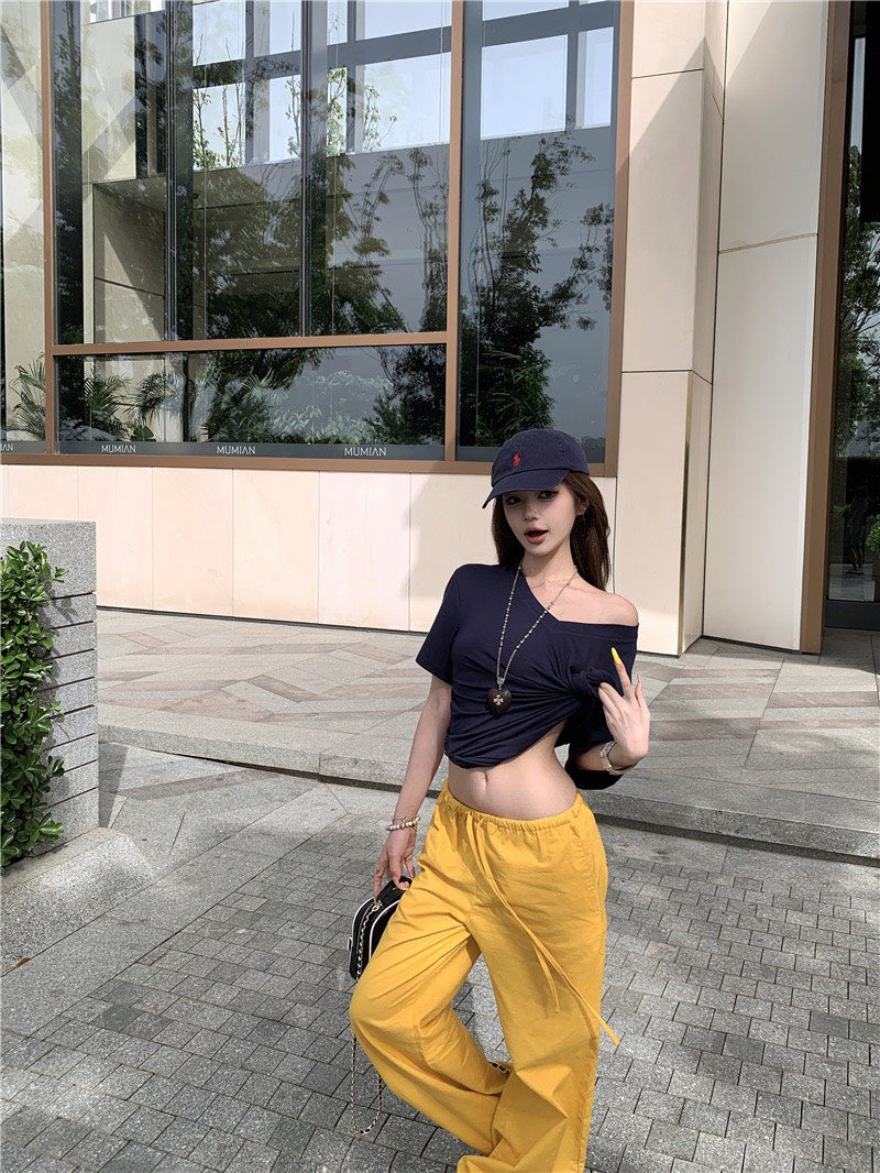 Jun. 休閒plus藏青色V領顯瘦上衣 黃色空氣薄棉休閒褲