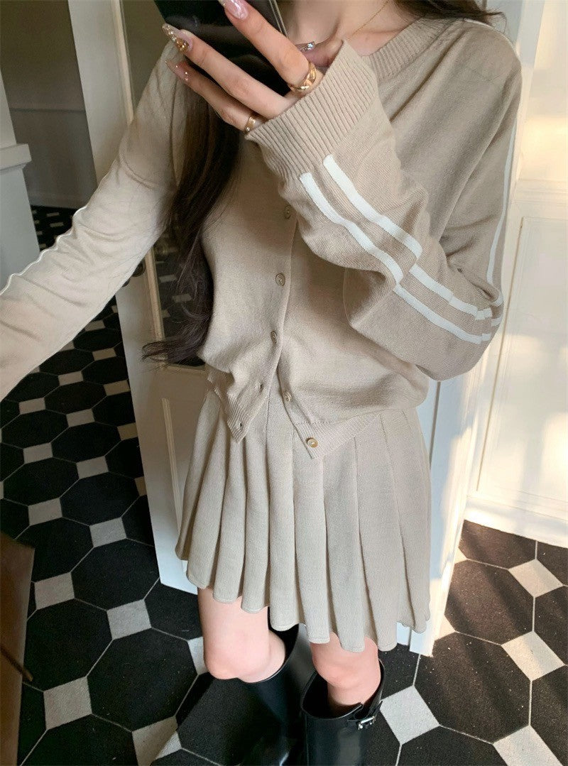 Mar. 韓系學院 雙槓圓領針織開衫 百褶半身裙 杏