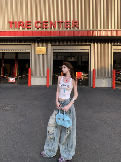 Jun. B家時髦做舊刷破髒髒褲 簡約字母打底白色背心