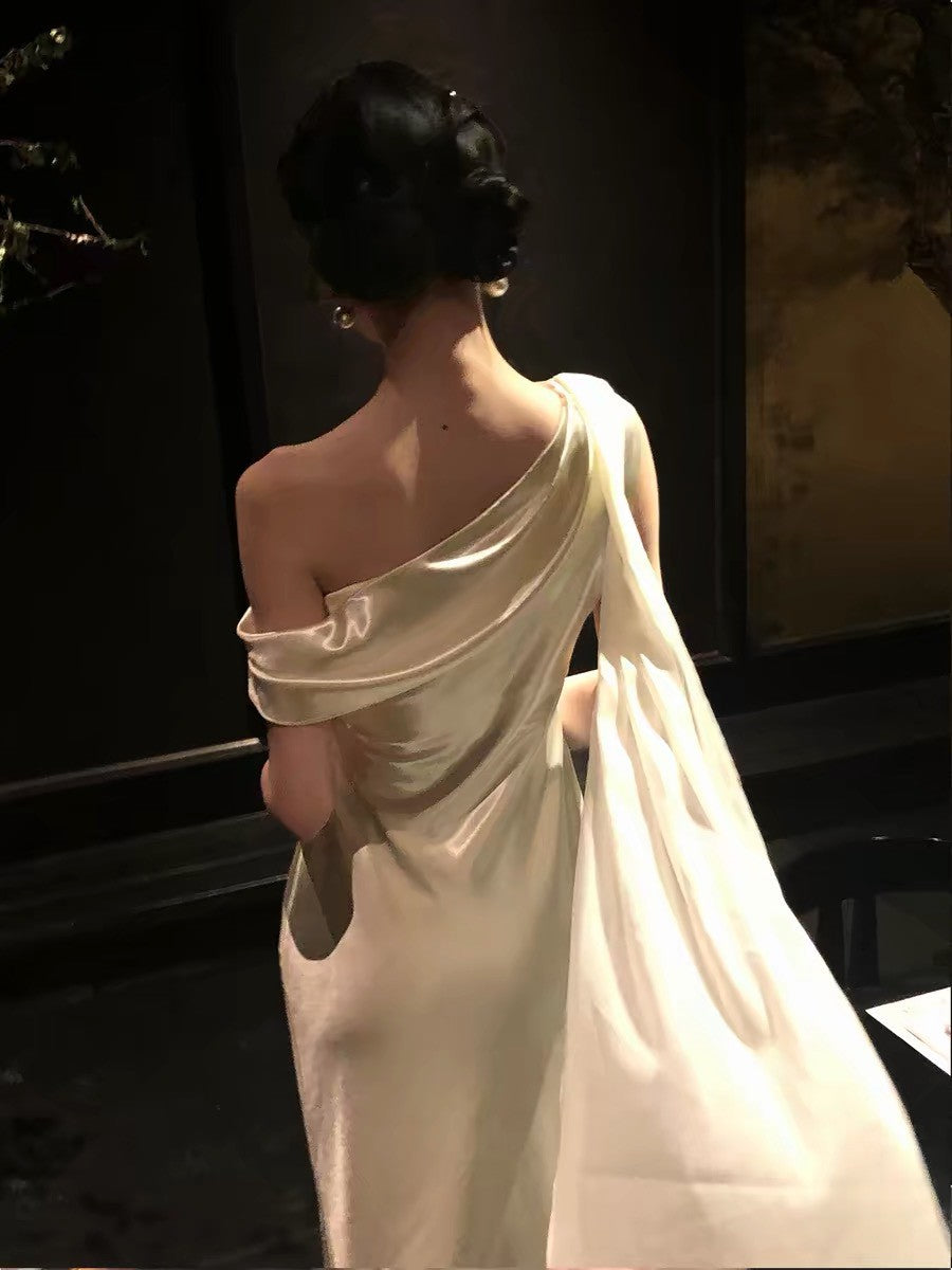 26Jul. 法式高級感單側飄帶緞面禮服