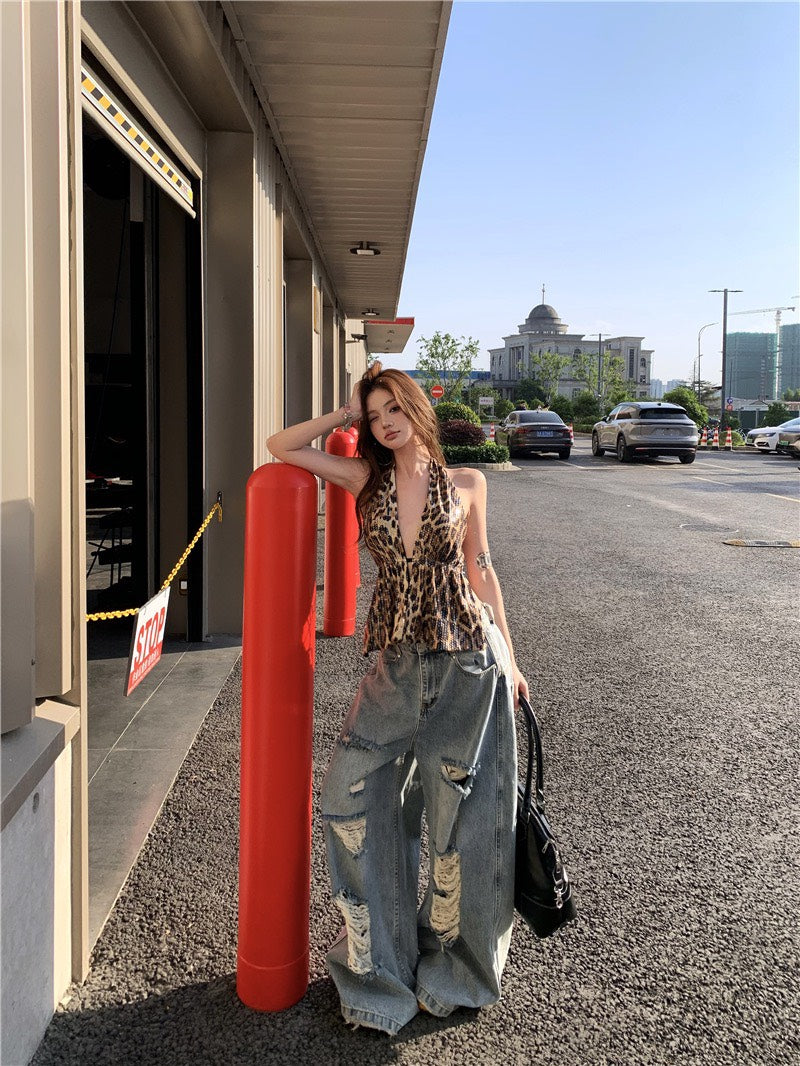 Jun. 曼谷city辣妹花紋亮片露背上衣 不規則刷破闊腿牛仔褲