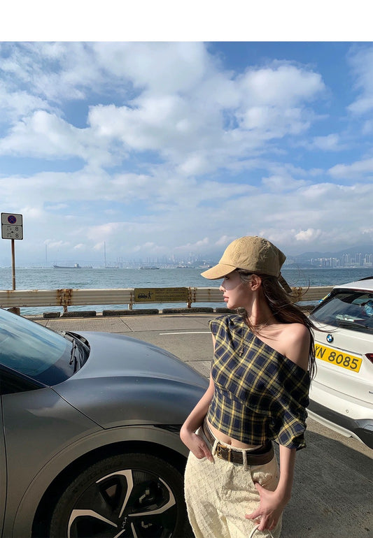 Jun. 美式腔調 藏黃格紋斜肩休閒上衣