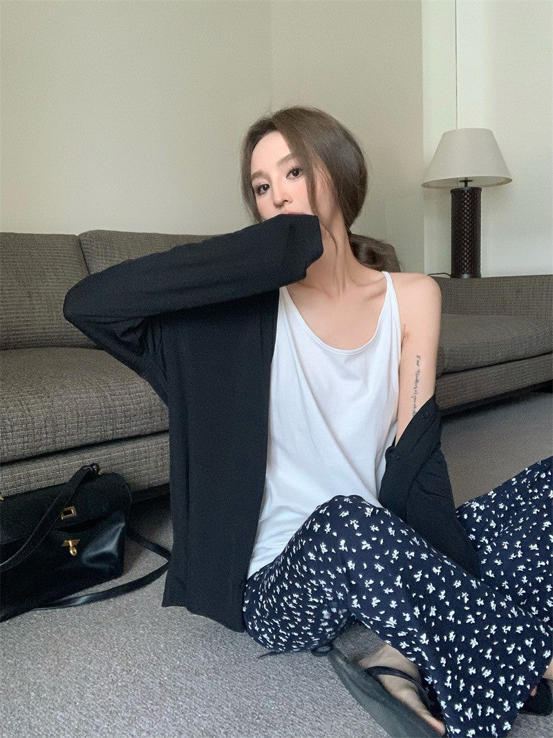 25Jul. 百搭王 休閒私服白色背心 碎花喇叭褲