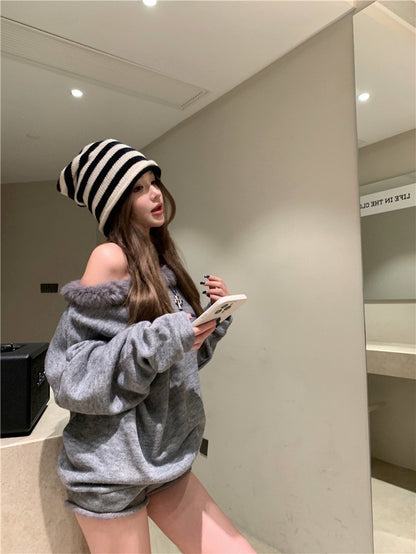 Mar. 月光華爾滋 毛毛香肩斜領針織短褲套裝 灰