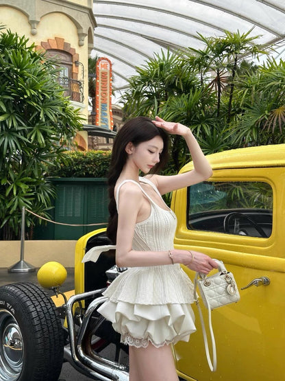 Jun. 休閒芭蕾 方領顯瘦收腰花瓣針織背心 白/黑