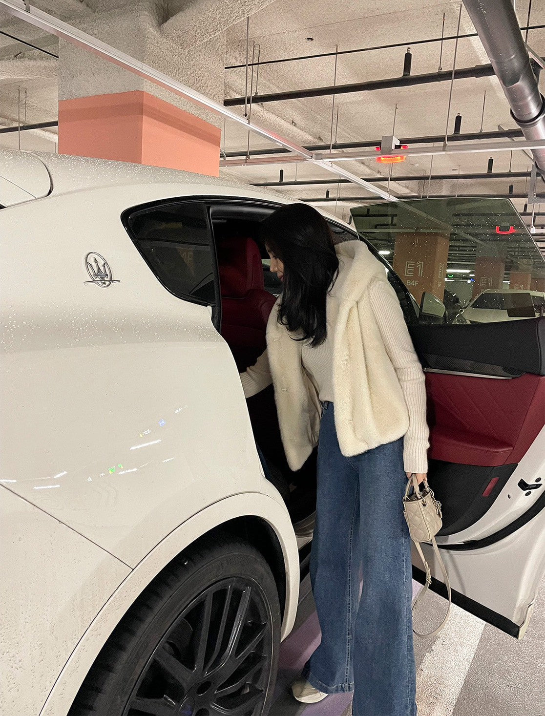 25Dec. 韓國毛毛馬甲連帽水貂毛坎肩外套 白/灰