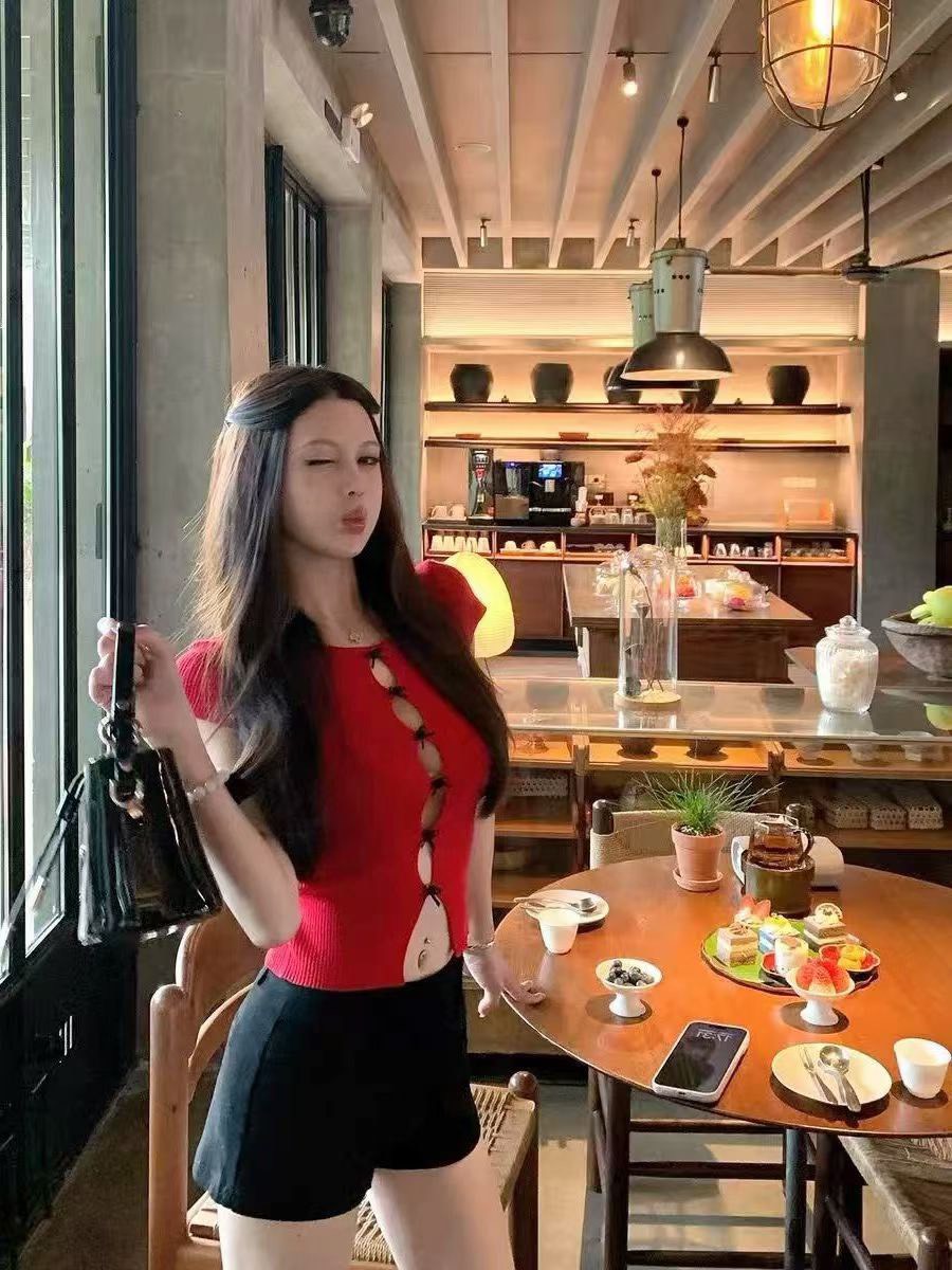 26May. 反叛甜心 撞色縷空性感針織上衣 紅