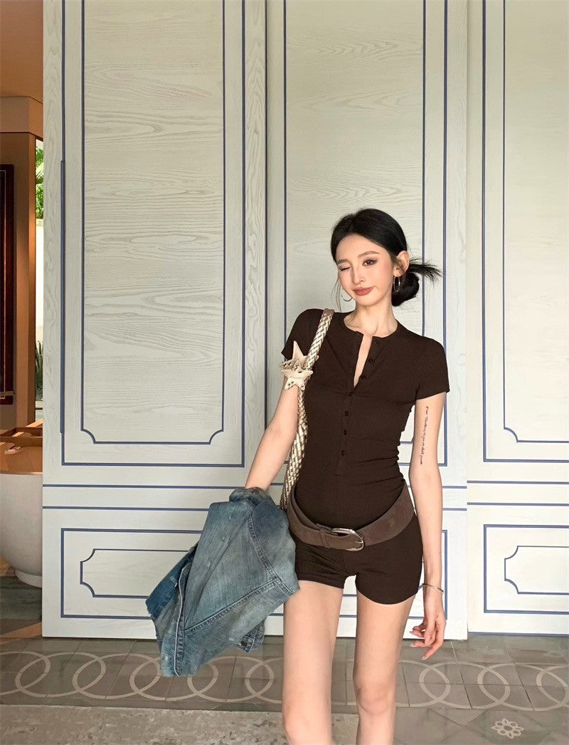 Jun. 時髦復古精 排扣彈力連體褲  咖