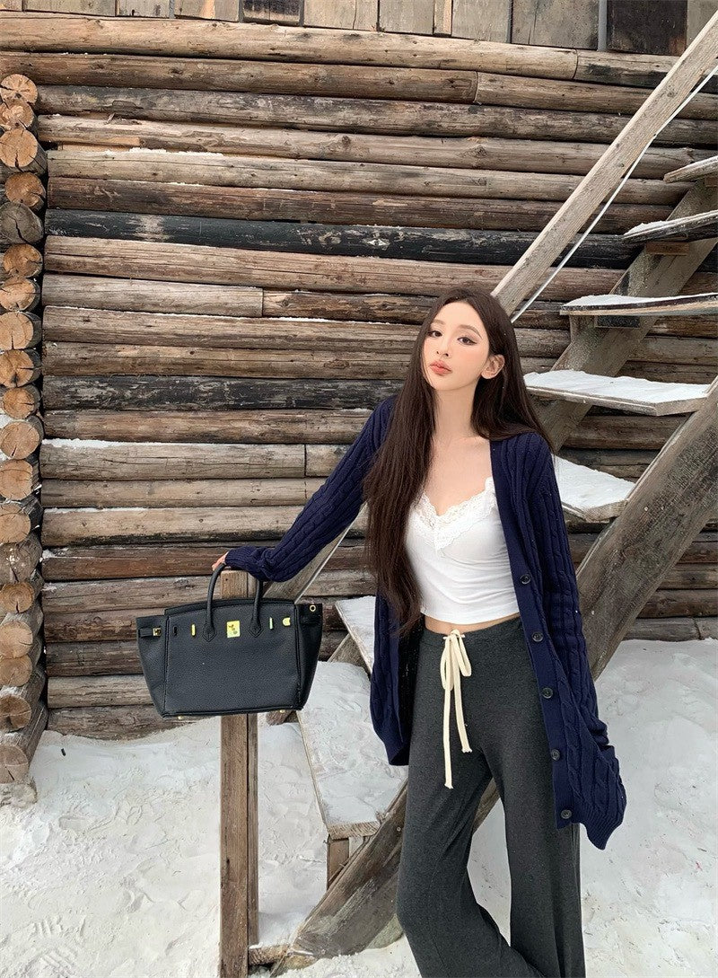 25Dec. 慵懶美式V領針織口袋開衫 藏藍/杏色