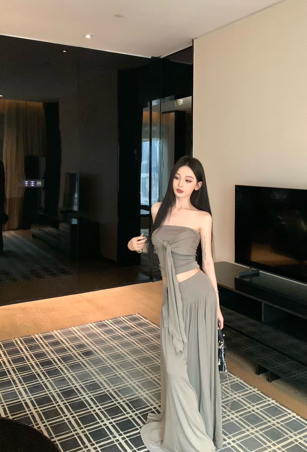 May. 獨樹一格 時髦簡約多穿法上衣半身裙套裝 卡其