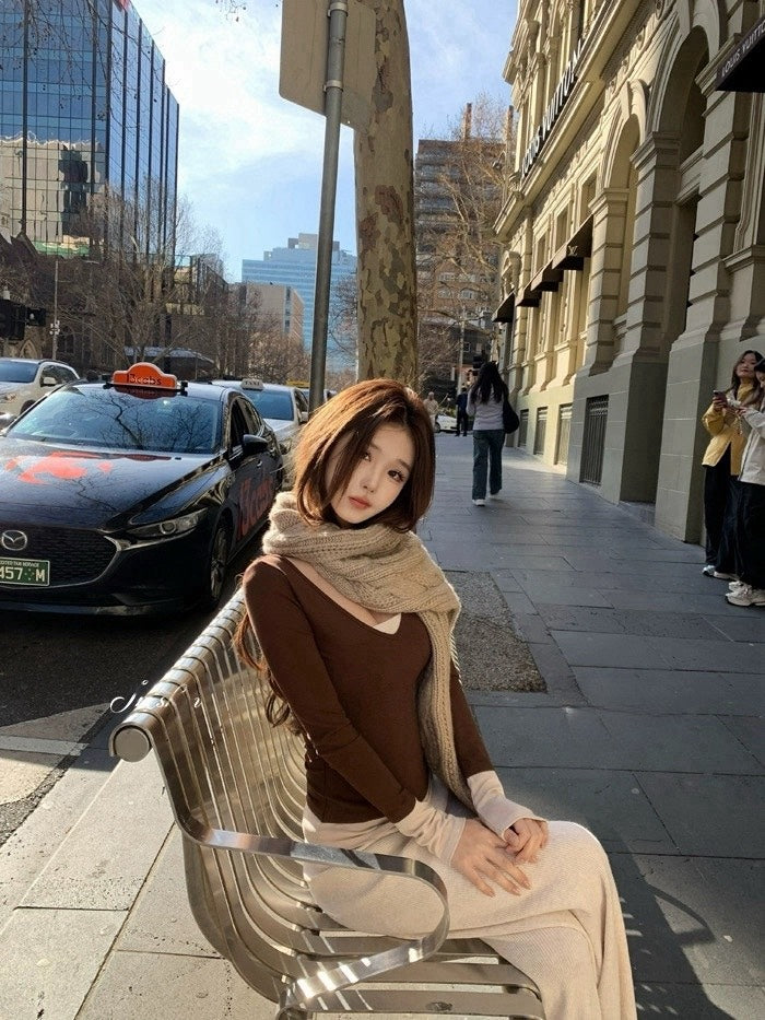 25Nov. 辣妹宣言休閒撞色V領針織上衣 黑拼藍/咖拼卡