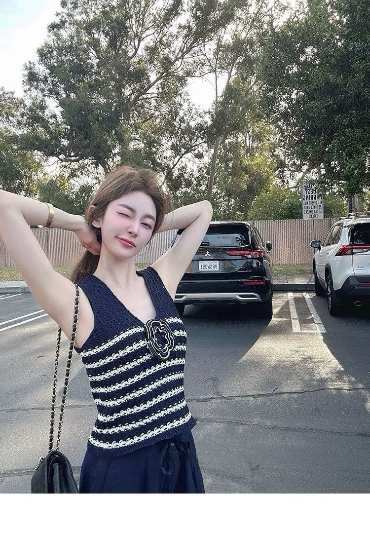 25Oct. 春和織雨 冰特紗線手鉤花針織背心 白/藏藍