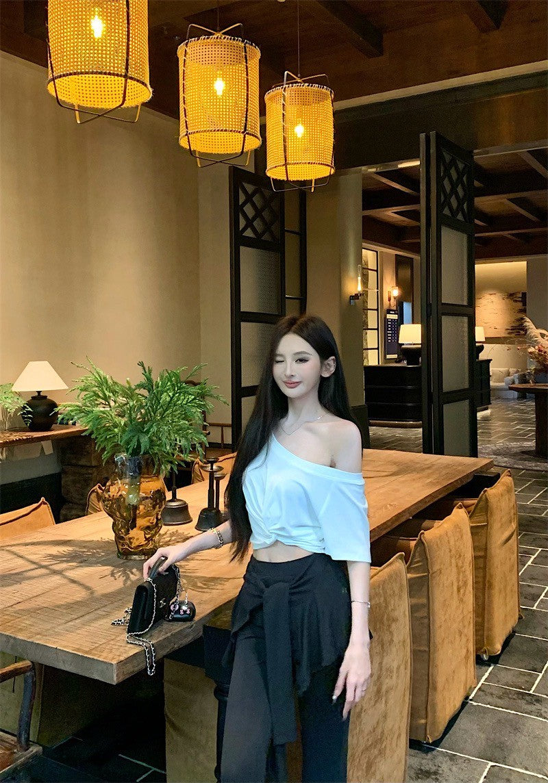 25Aug. 休閒簡約扭結收腰斜肩上衣 白/灰/黑