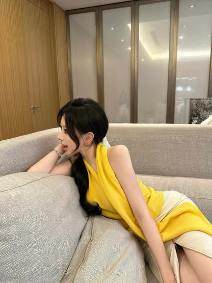 26May. 氣質繞頸設計感柔軟針織背心 粉/黃/黑