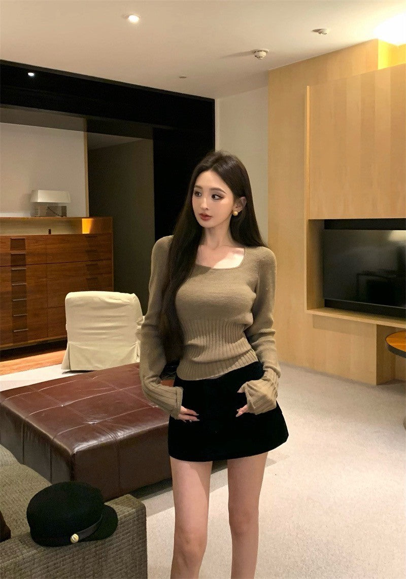 Feb. 復古簡約 方領收腰針織卡色上衣 黑色半身裙