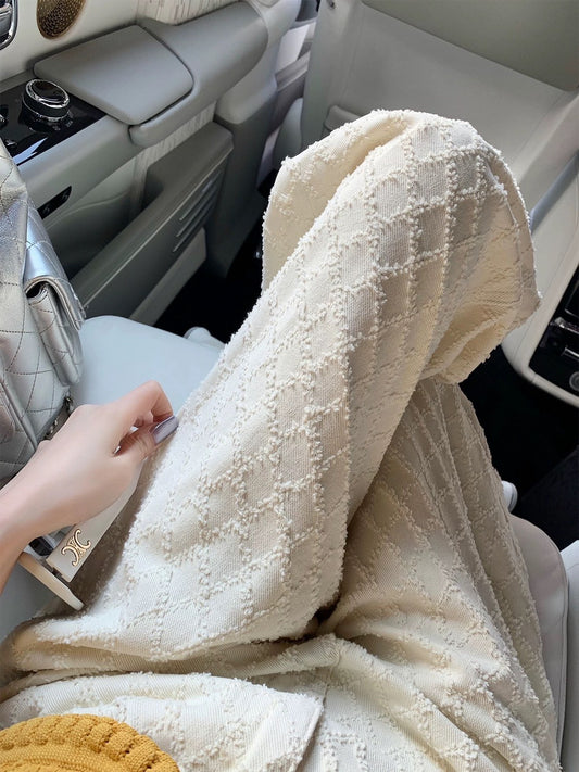 Jun. 本命奶白色菱格小香直筒褲